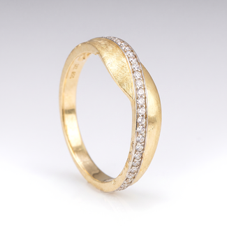 Elegante Kruislijn Ring met Zirkonia