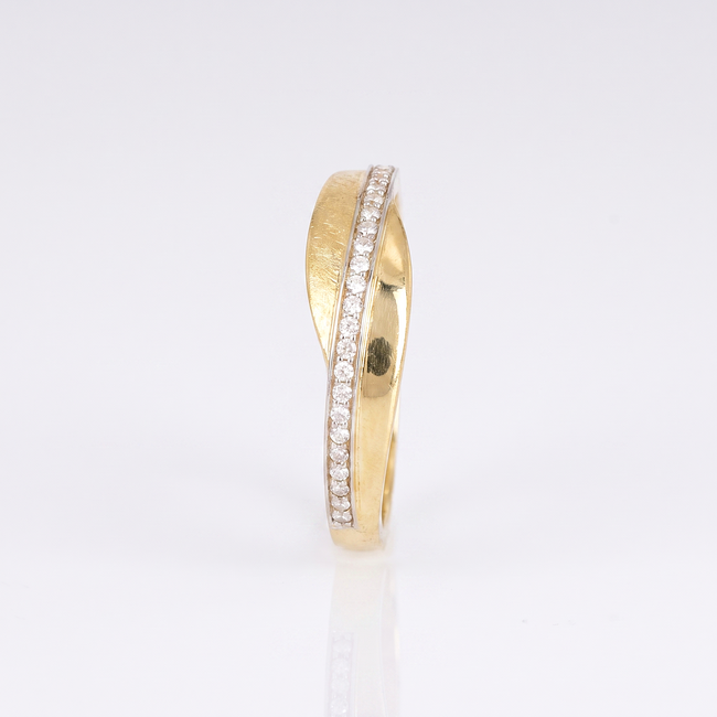 Moderne Gouden Ring met Pavé Zirkonia Detail