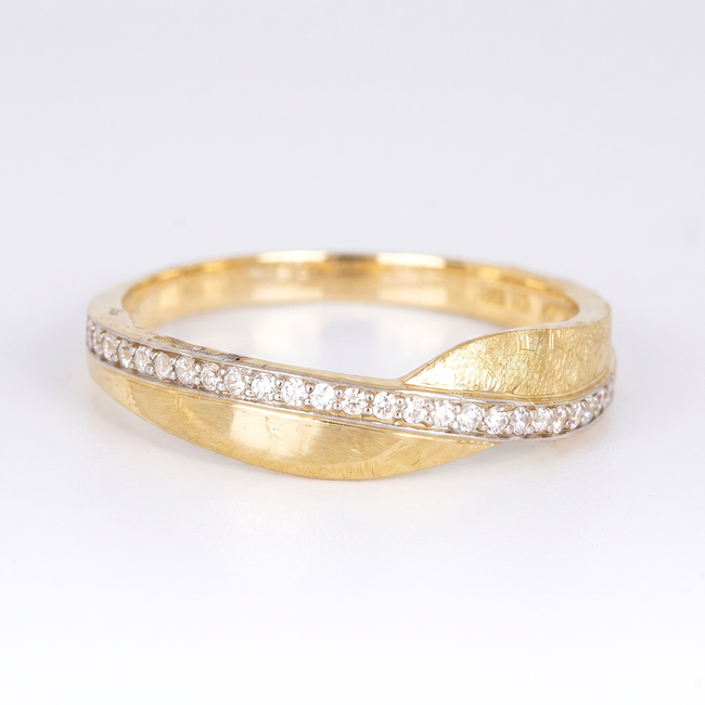Moderne Gouden Ring met Pavé Zirkonia Detail