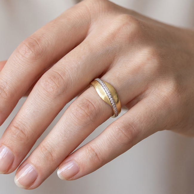 Moderne Gouden Ring met Pavé Zirkonia Detail