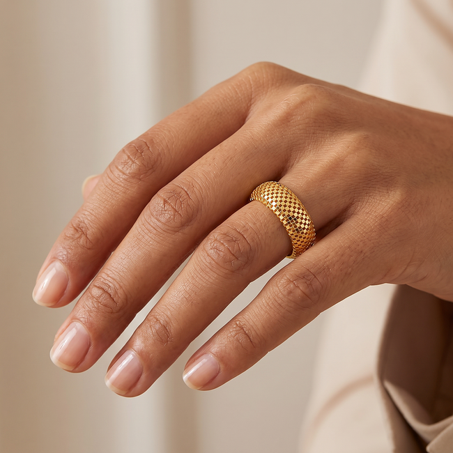 14k brede gouden ring met honingraat structuur