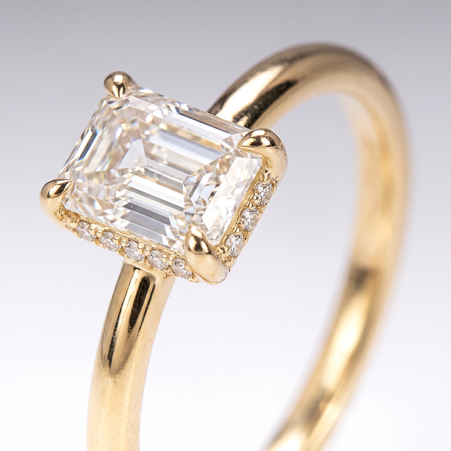 Verlovingsring 14 karaat geelgoud met emerald cut lab grown