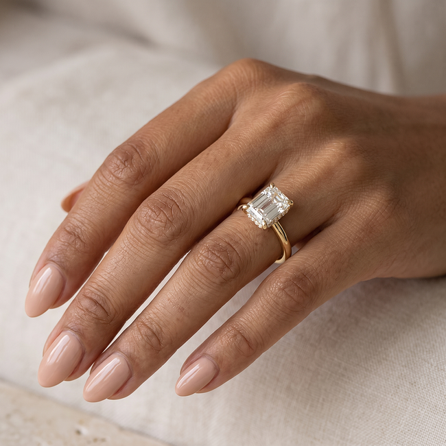 Verlovingsring 14 karaat geelgoud met emerald cut lab grown