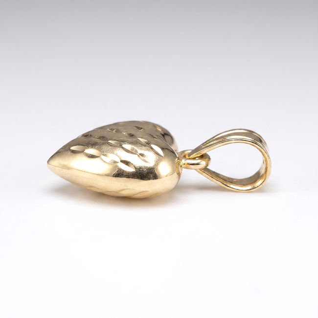 Gouden hart hanger met geslepen details