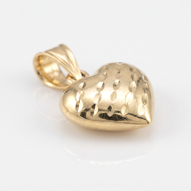 Gouden hart hanger met geslepen details