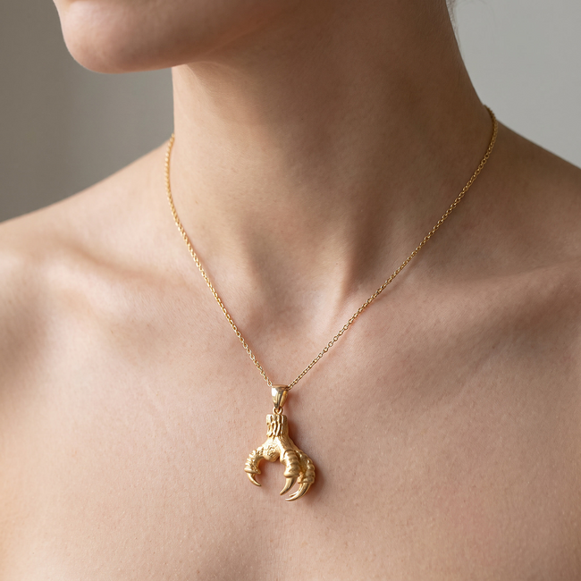 Stoere gouden Klauw Hanger met Krachtig Design