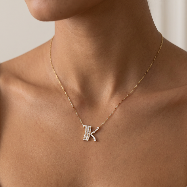 Gouden letter K ketting met baguette