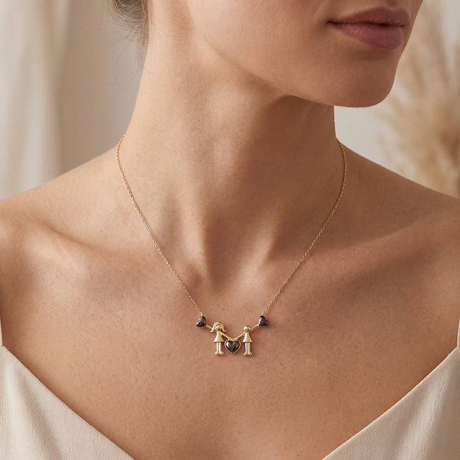 Gouden familie ketting met hartjes en design