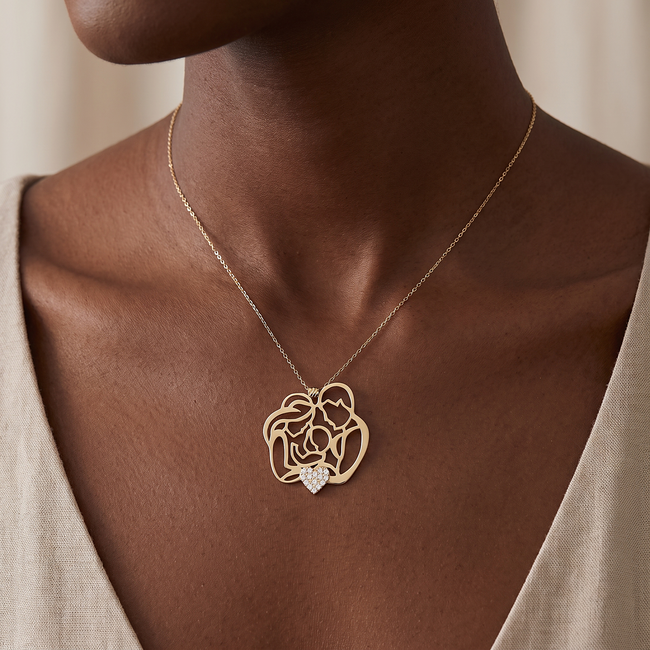 Gouden collier met familie en hartaccent