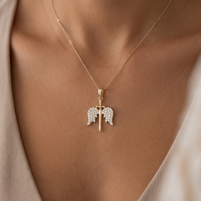 Gouden collier met engelenvleugels en design