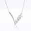Witgouden collier met V-design en stenen