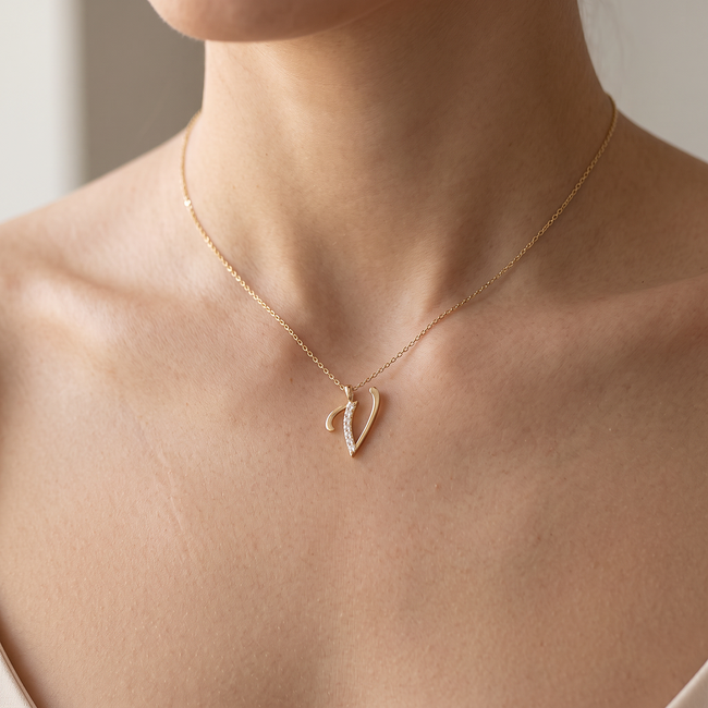 Gouden collier met V-vormige hanger