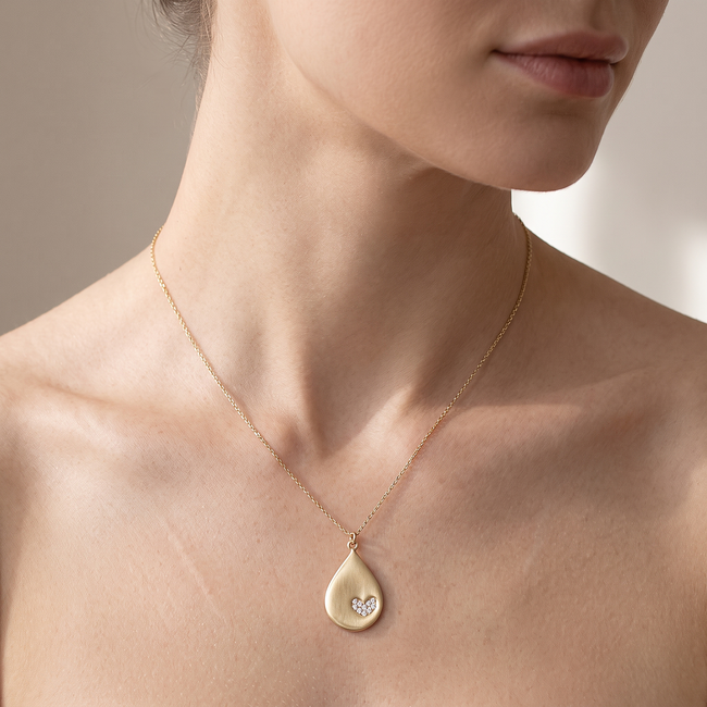 Gouden collier met druppelhanger en hartje