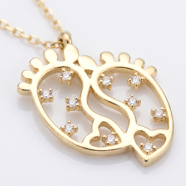 Gouden collier met open babyvoetjes