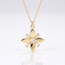 Gouden collier met bloemhanger en details