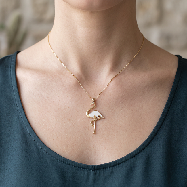 Gouden collier met flamingo hanger en uitstraling