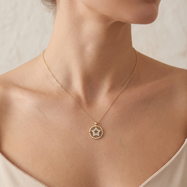 Gouden collier met sterhanger en zirkonia details