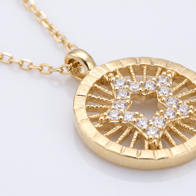 Gouden collier met sterhanger en zirkonia details