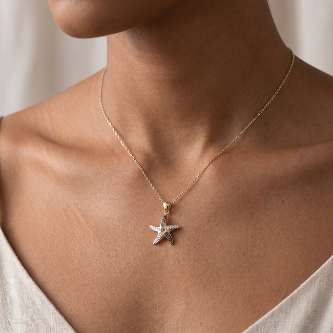Gouden collier met zeesterhanger