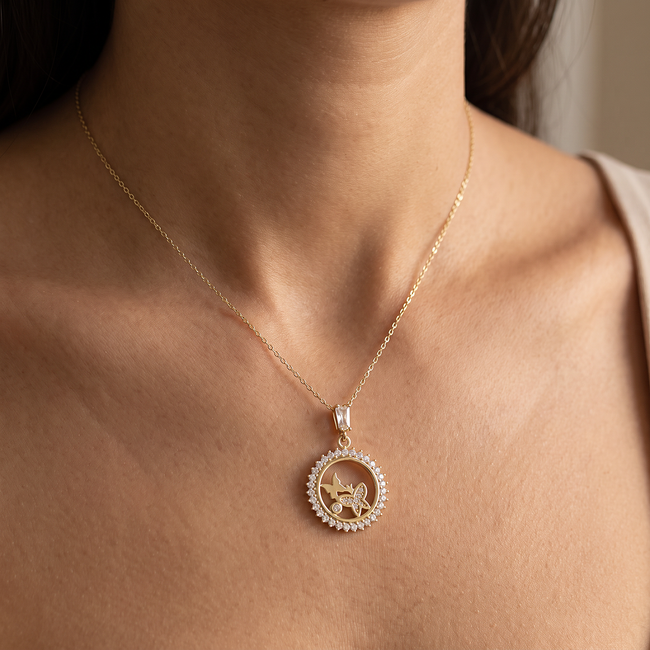 Gouden collier met vlinderhanger