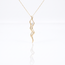 Gouden collier met golvende hanger en zirkonia
