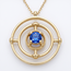 Gouden collier met cirkelhanger en blauwe steen