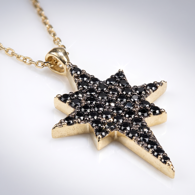Gouden collier met sterhanger en zwarte zirkonia