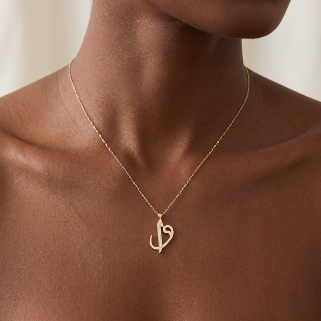 Gouden collier met Arabische letterhanger