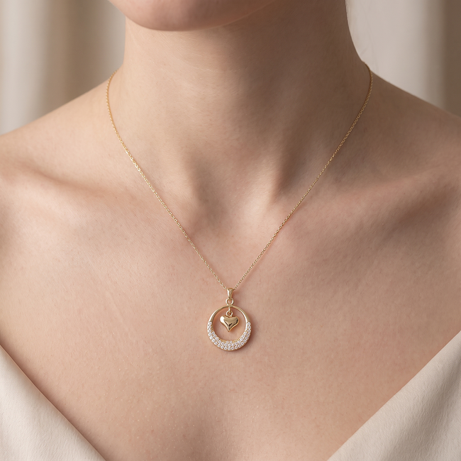 Gouden collier met hartje in cirkelhanger