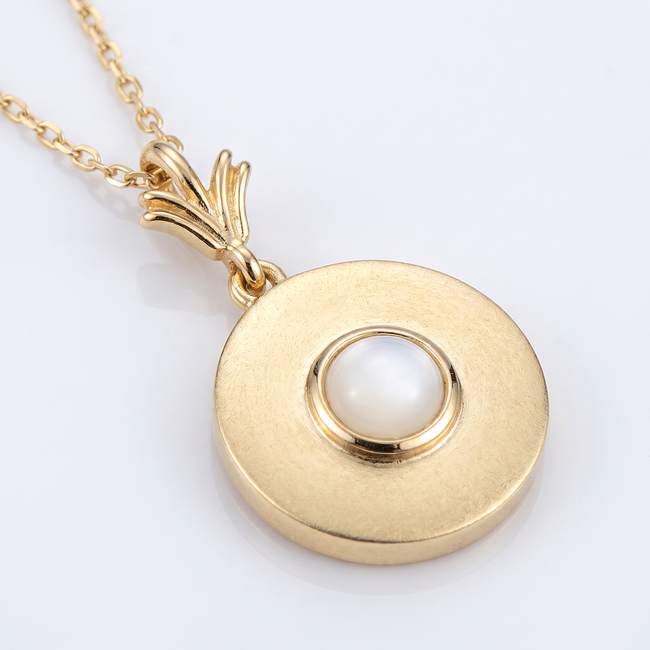 Gouden vollier met ananas hanger en witte steen