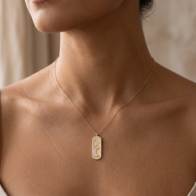 Gouden collier met ster en maan hanger