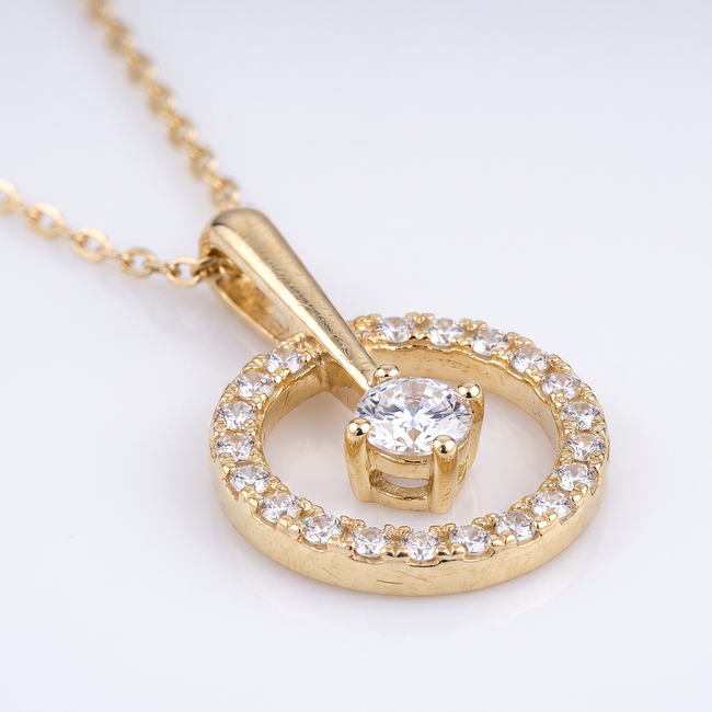 Gouden cirkelcollier met solitaire steen