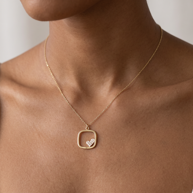 Gouden collier vierkant met hartje