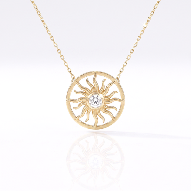 Gouden ketting met zonvormige hanger en steen