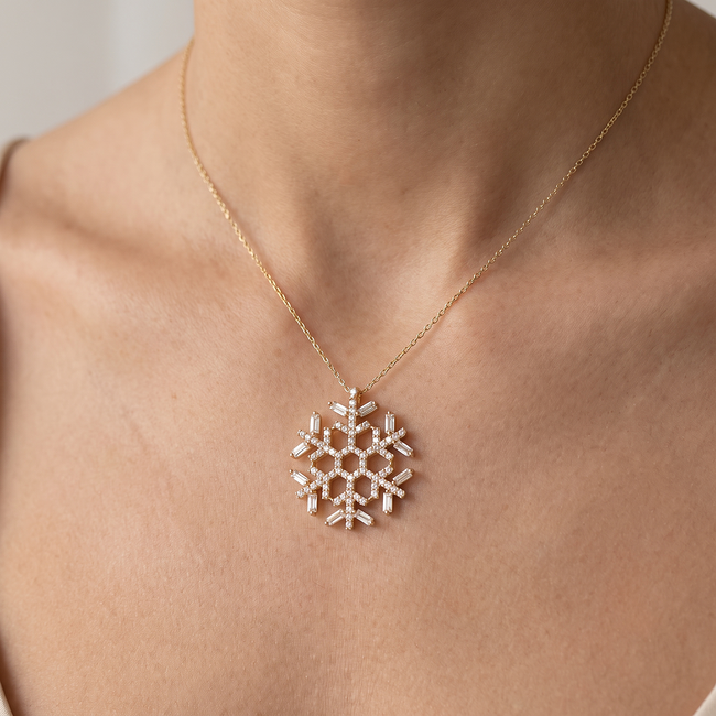 Gouden ketting met sneeuwvlok hanger