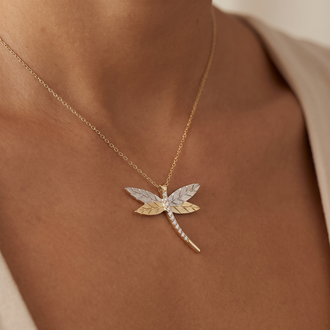 Gouden collier met libellehanger en zirkonia