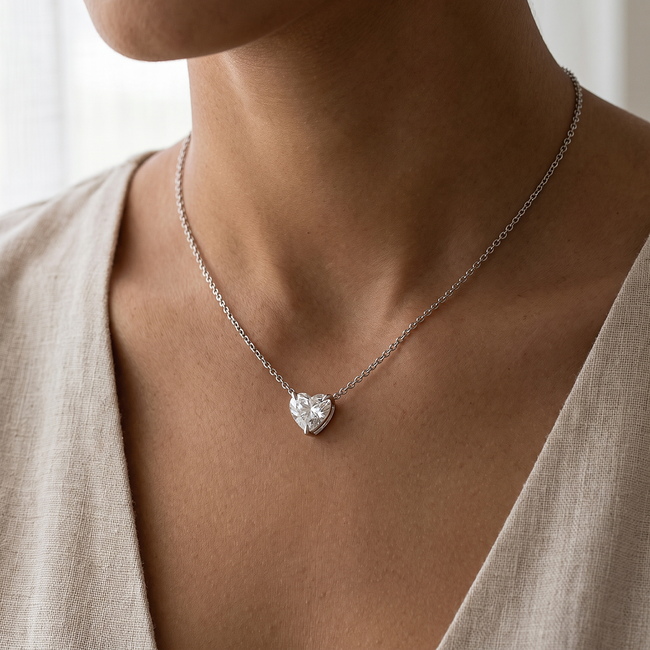 Witgouden collier 14 karaat met hartvormige lab grown diamant 2.07 ct