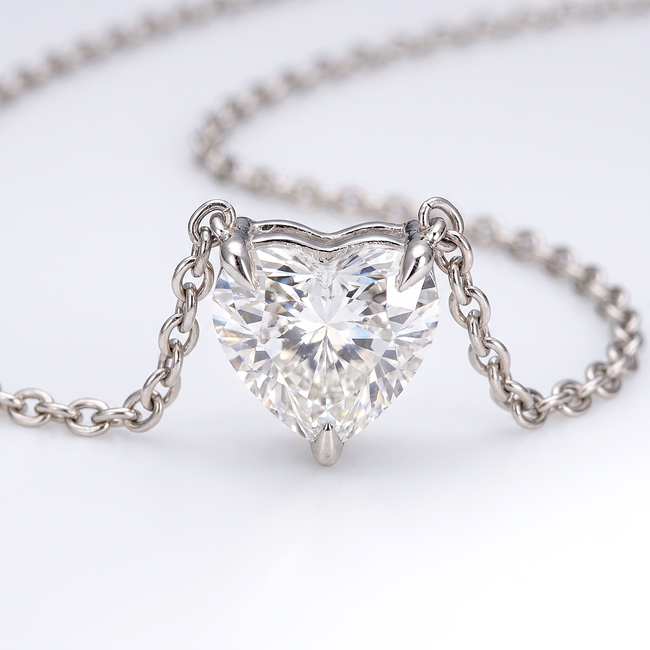 Witgouden collier 14 karaat met hartvormige lab grown diamant 2.07 ct