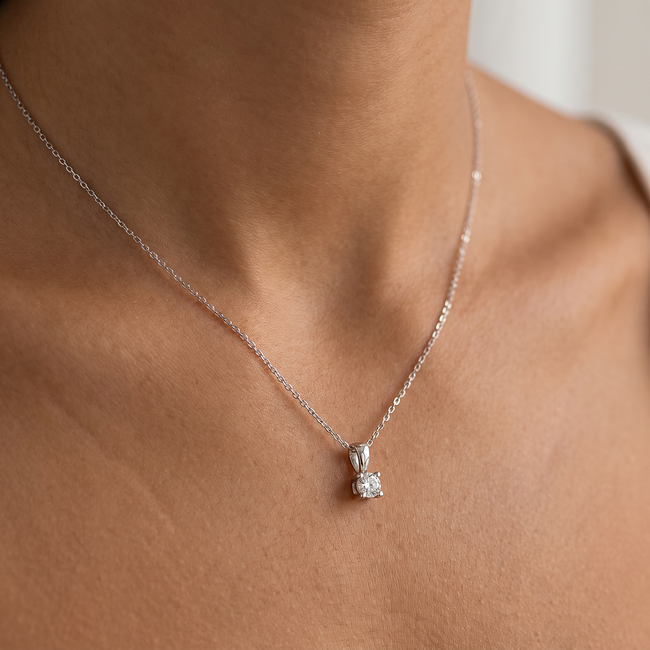 Witgouden solitair collier 0,07 ct diamant