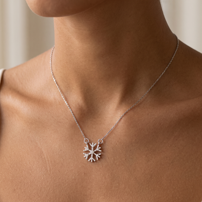 Witgouden sneeuwvlokhanger met 0,10 ct diamanten