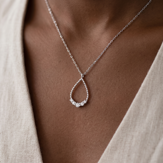 Witgouden druppelcollier 0,15 ct diamant