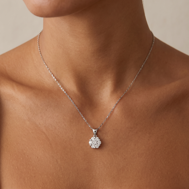 Witgouden cluster collier 0,21 ct diamant