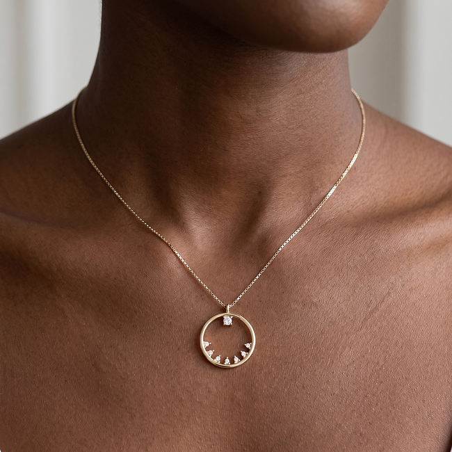 14k gouden collier met open cirkel en zirkonia