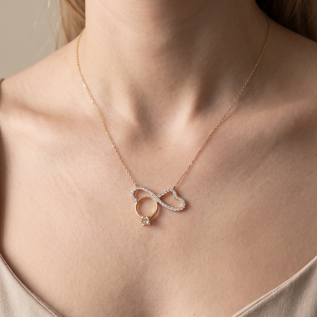 Gouden infinity hart collier met ringdetail