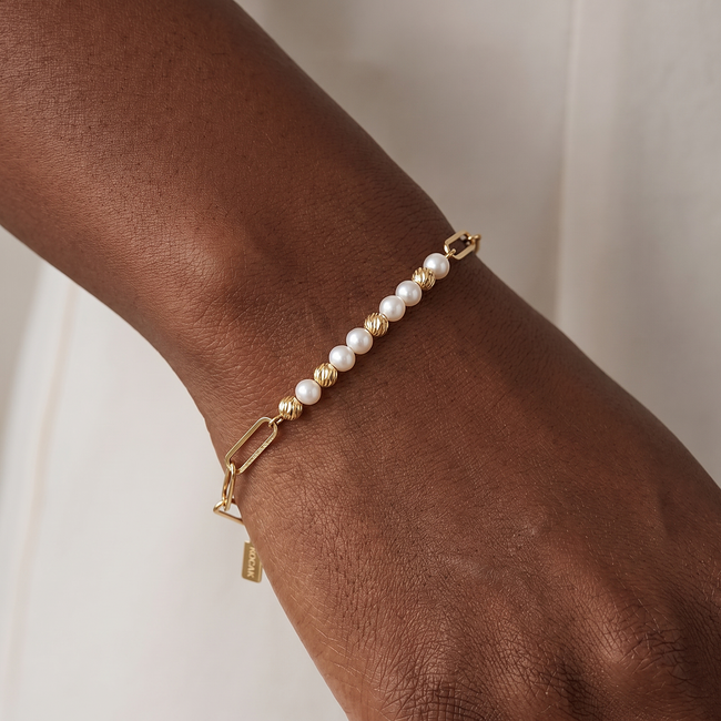 14 karaat geelgouden armband met zoetwaterparels