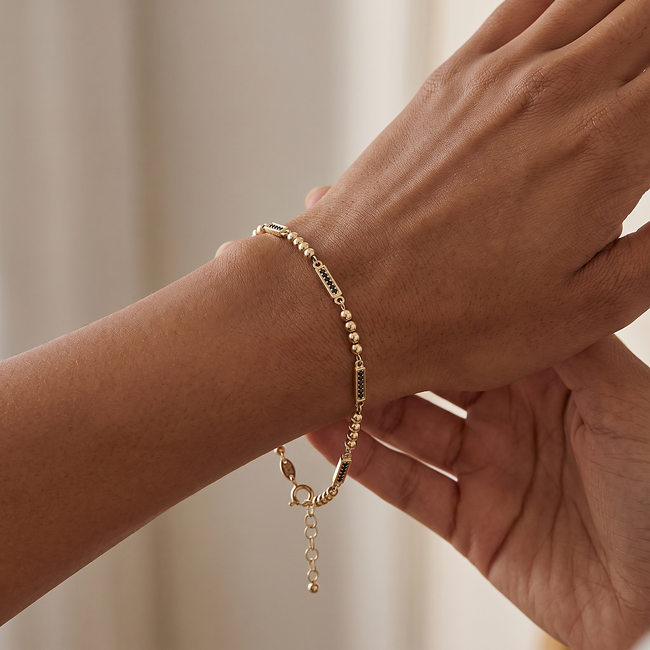 Gouden bolletjesarmband zwarte zirkonia