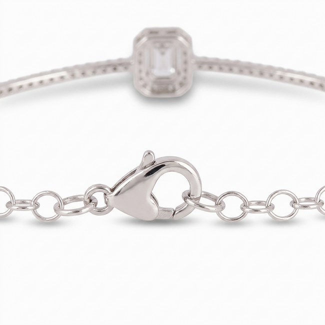 Witgouden armband met emerald cut diamant