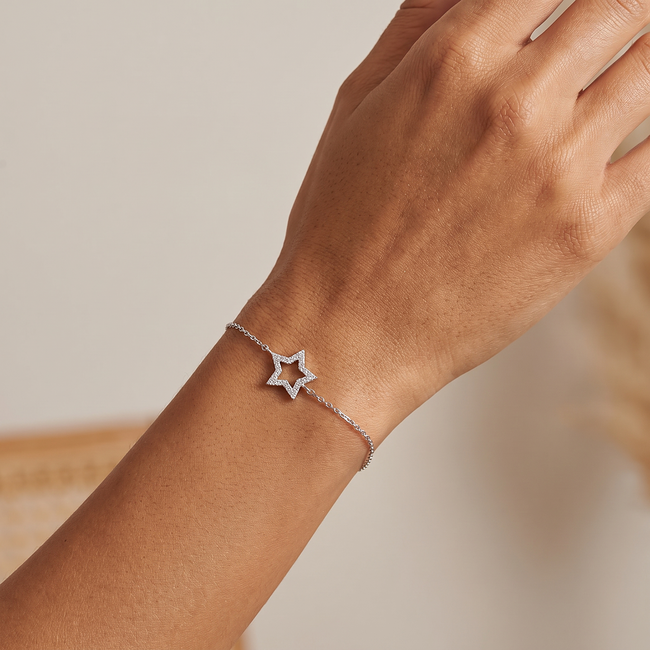 Witgouden armband met open ster en pavé diamanten