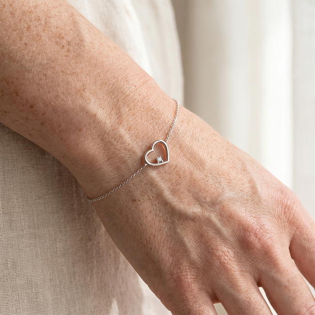 Witgouden armband met open hartje en diamant