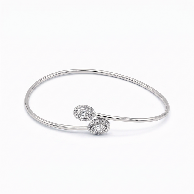 Open witgouden armband met diamanten